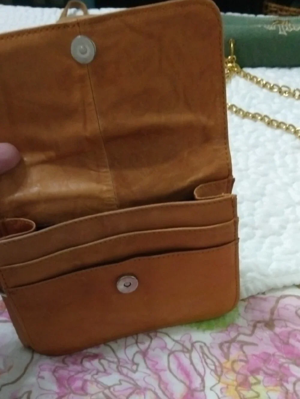 Source Unknown Tan Leather Zip Wallet with Coin Pocket.
